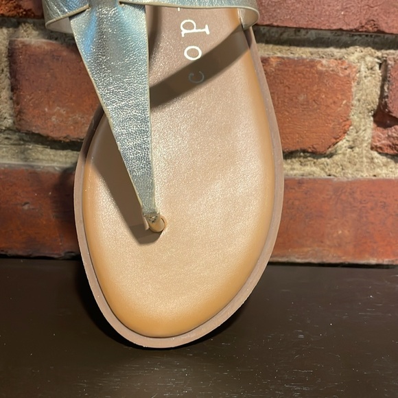 Copper Key Light Gold Sandals - Picture 3 of 5